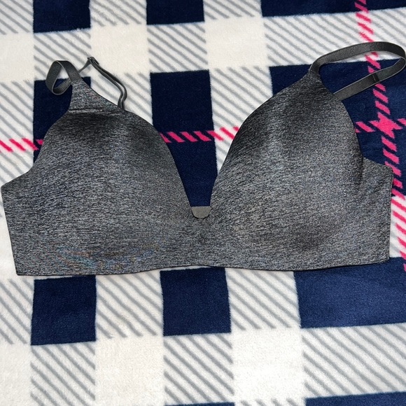 Victoria’s Secret wireless bra - Picture 1 of 6